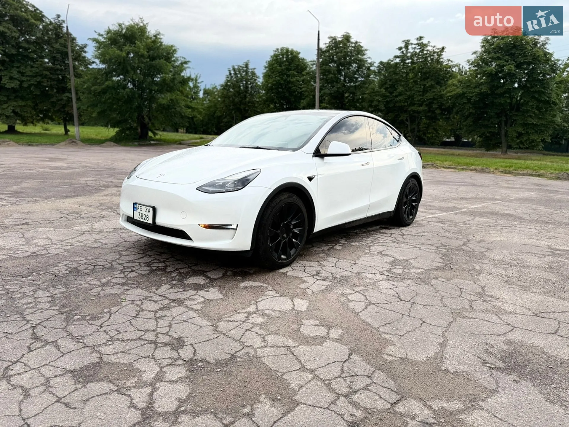 Tesla Model Y, 2023