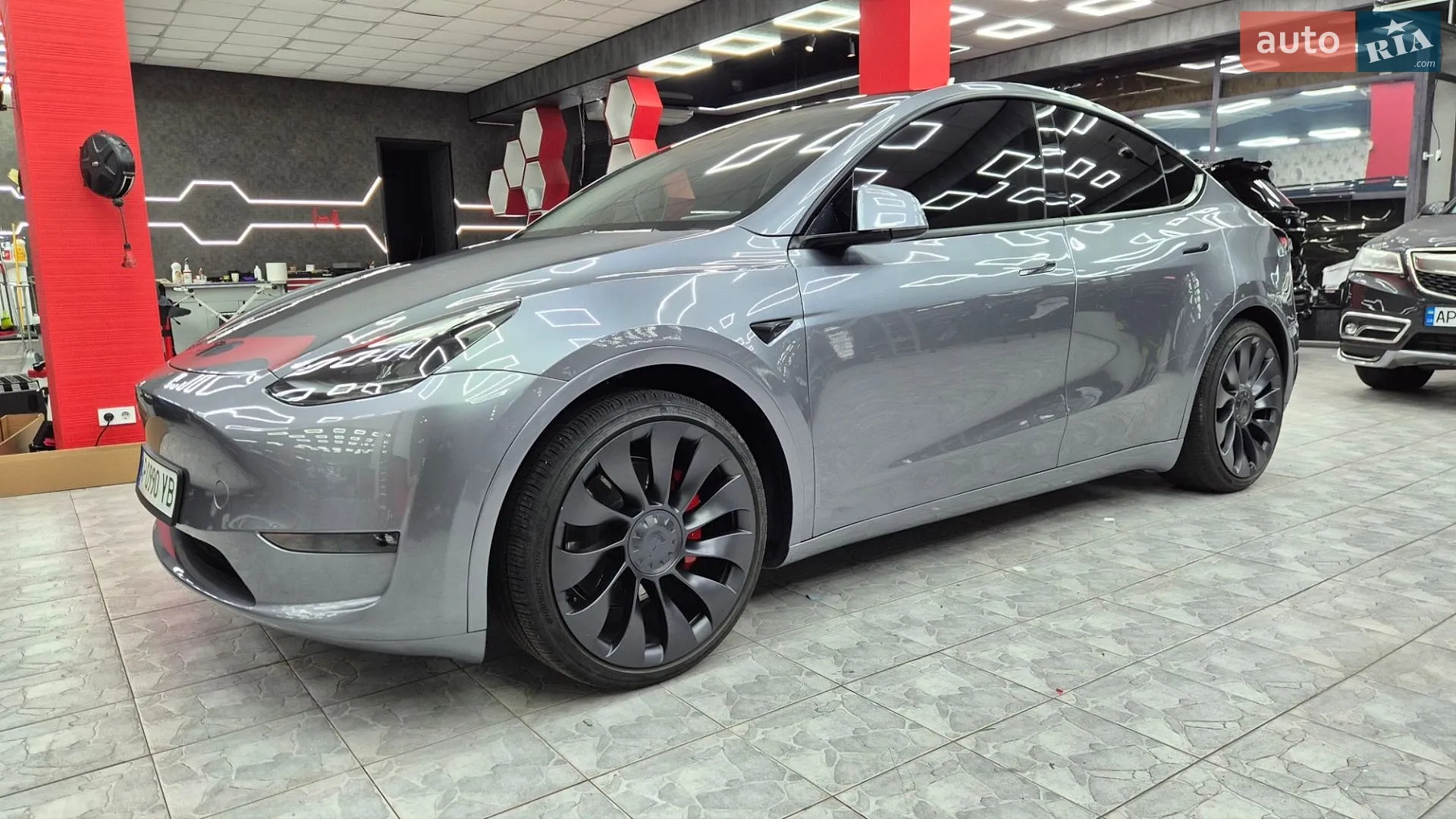 Tesla Model Y, 2024