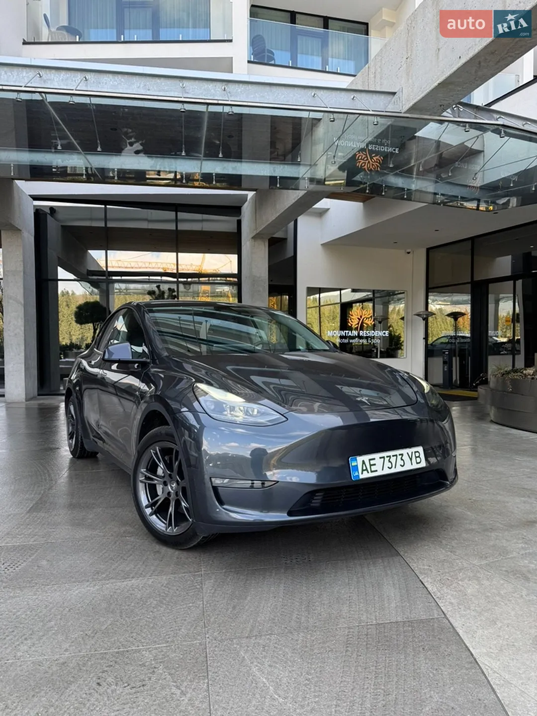 Tesla Model Y, 2024