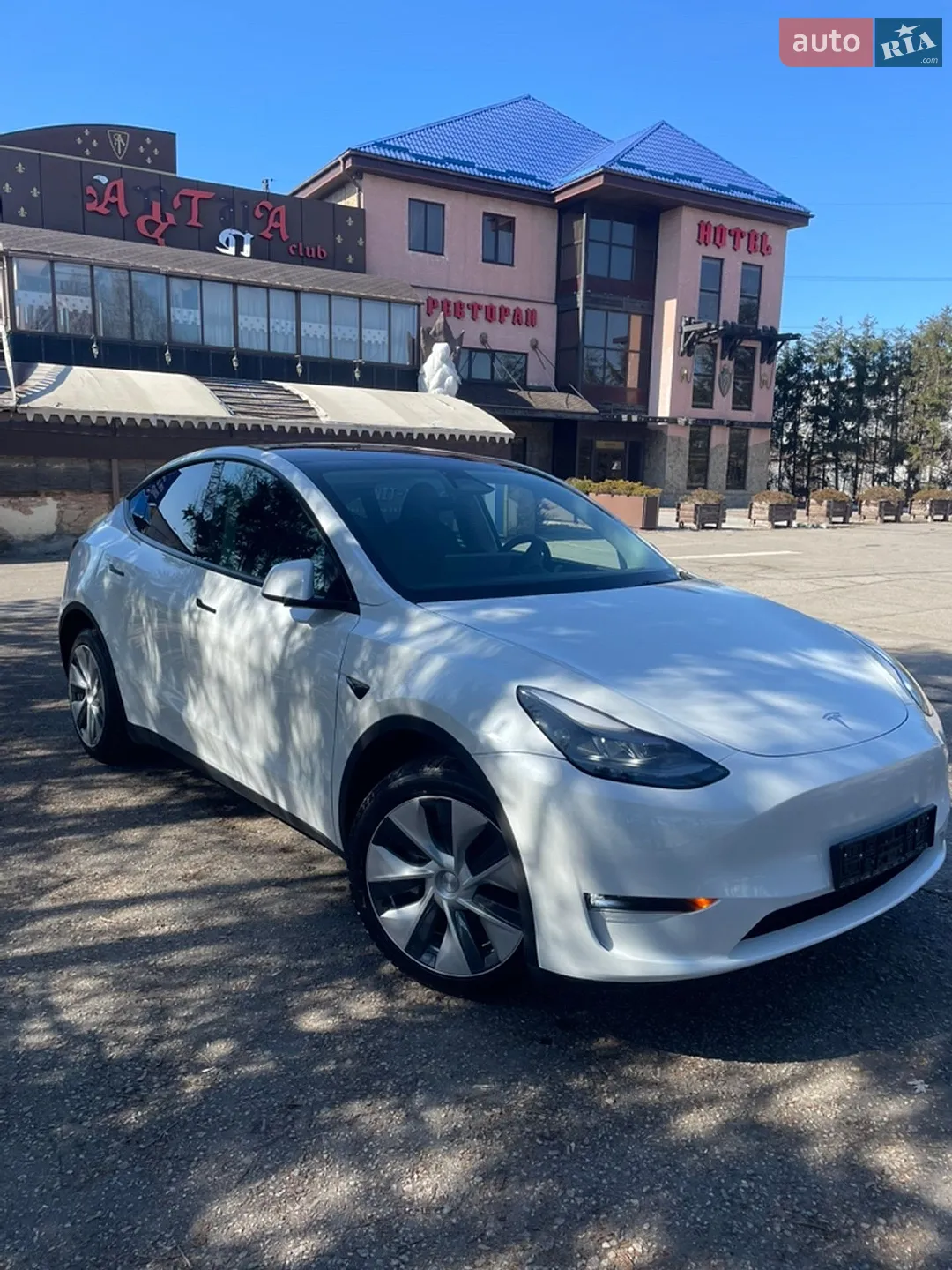 Tesla Model Y, 2023