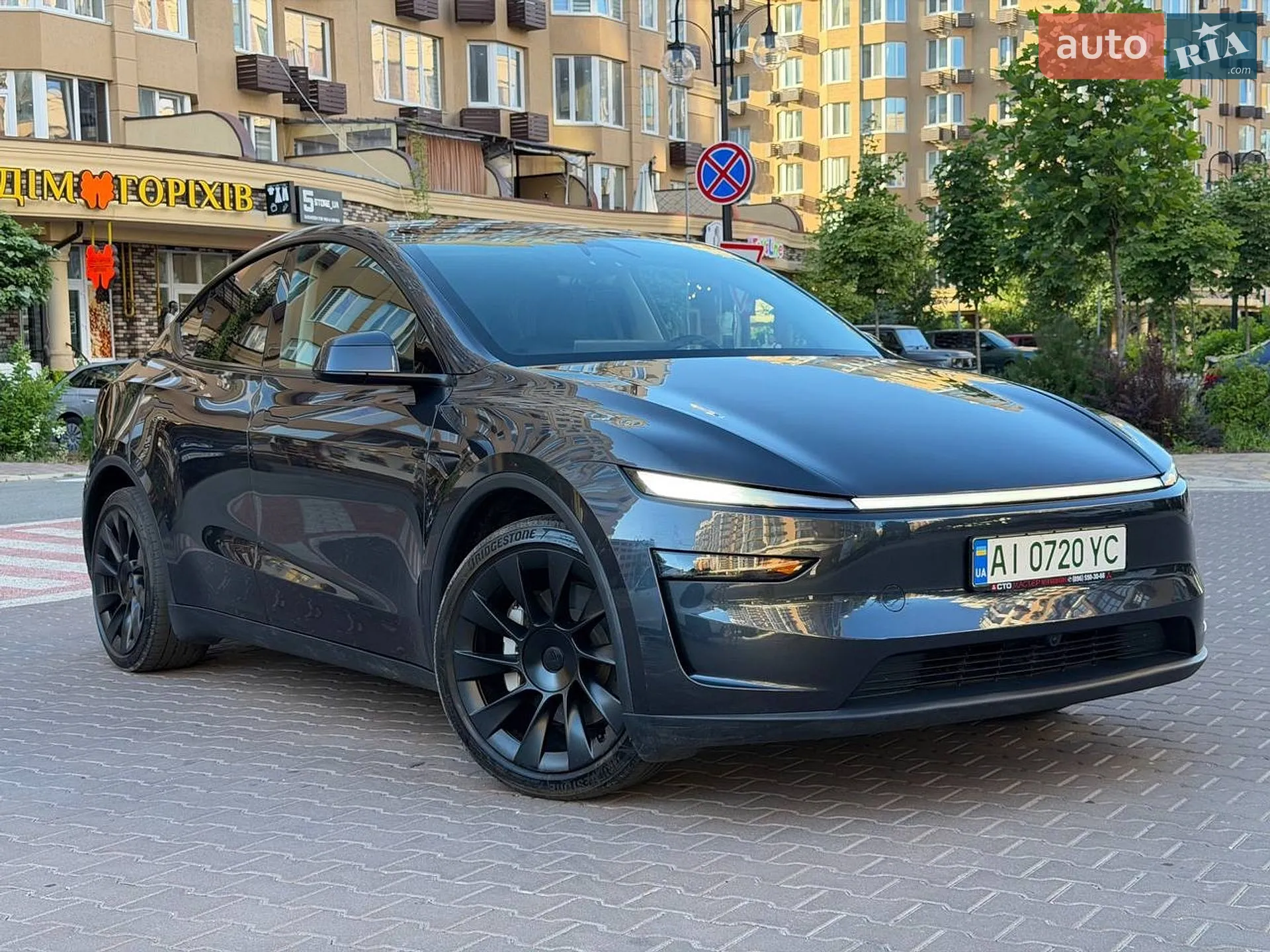 Tesla Model Y, 2025