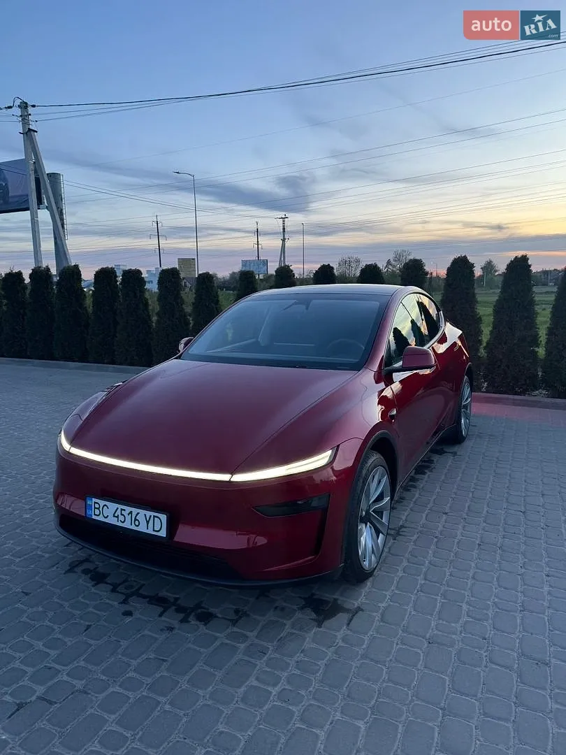 Tesla Model Y, 2025