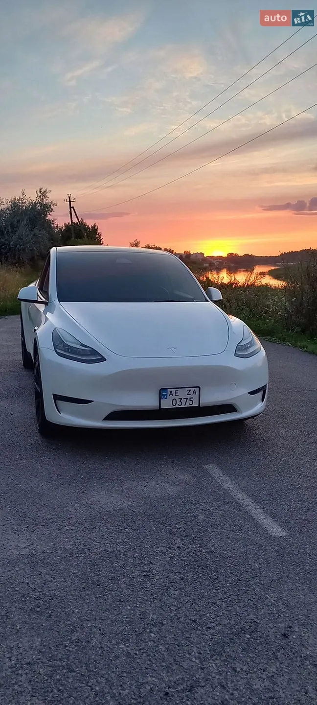 Tesla Model Y, 2022