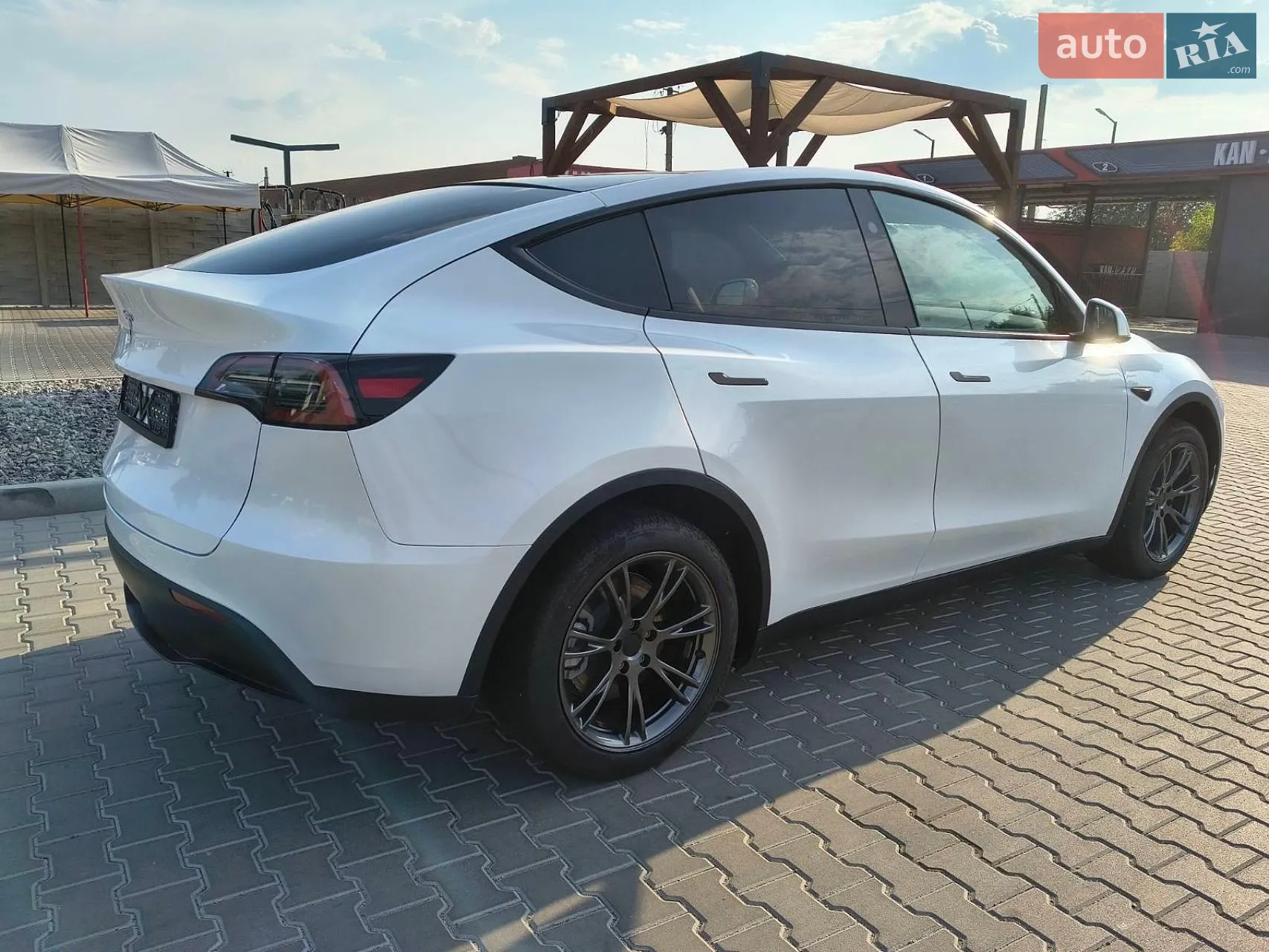 Tesla Model Y, 2024