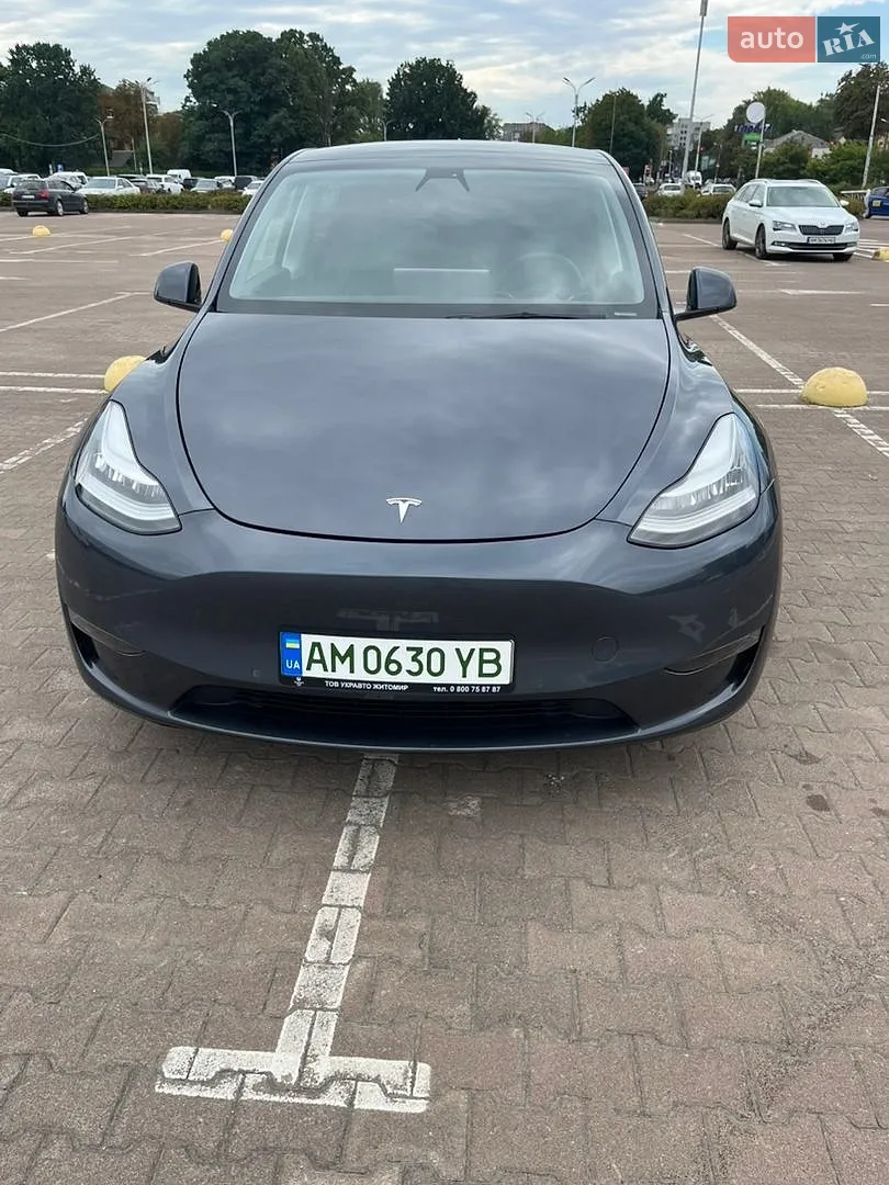 Tesla Model Y, 2021