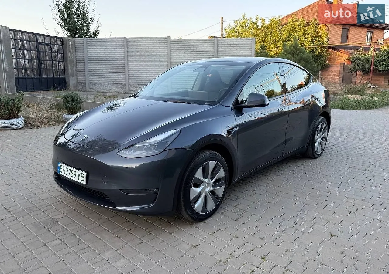 Tesla Model Y, 2023