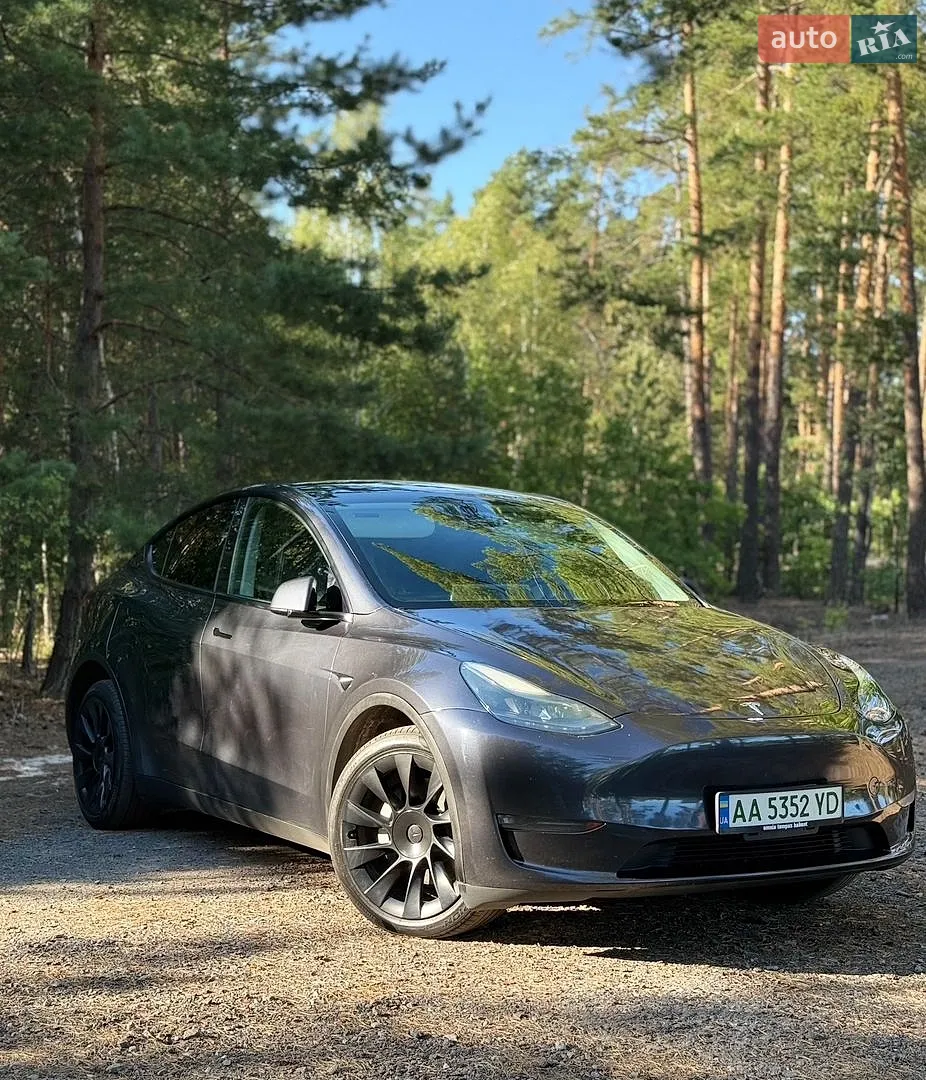 Tesla Model Y, 2024