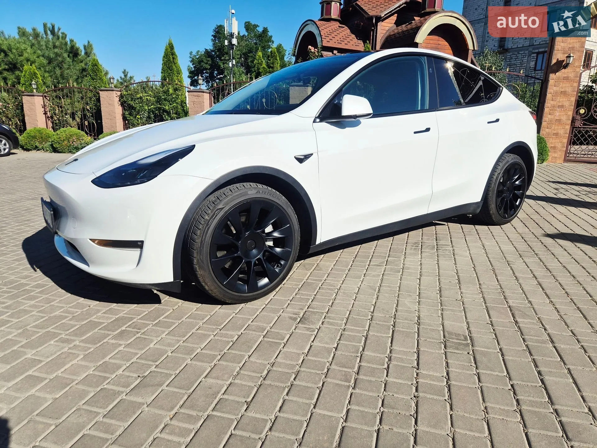 Tesla Model Y, 2024