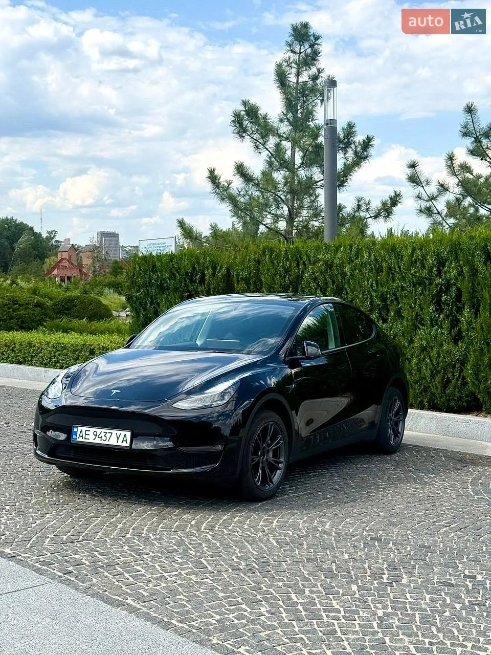 Tesla Model Y, 2024