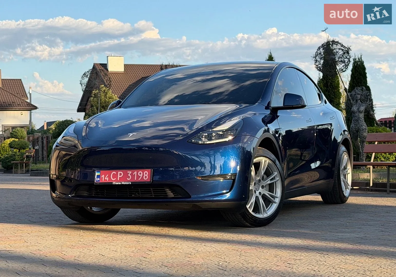 Tesla Model Y, 2024