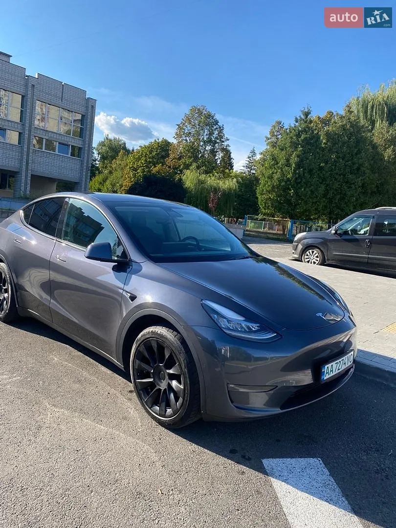 Tesla Model Y, 2021
