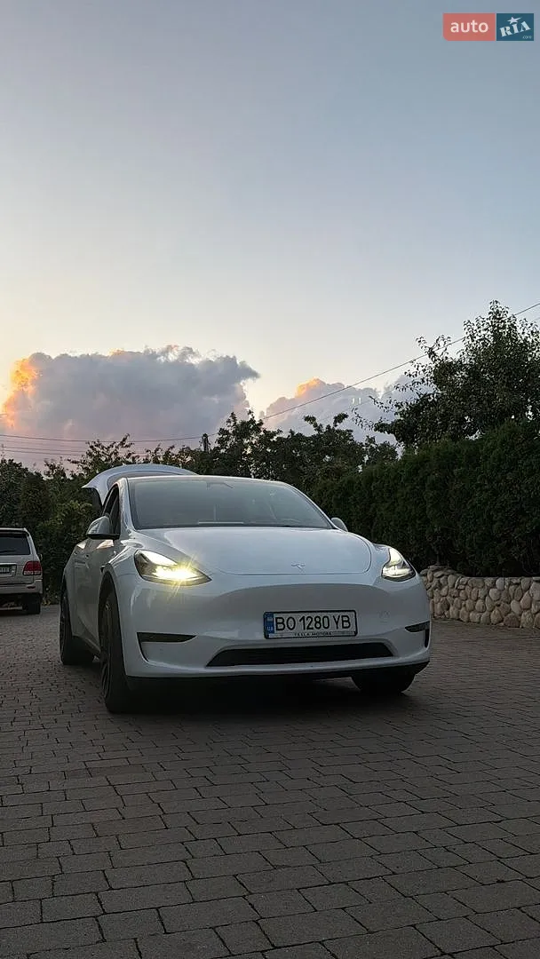Tesla Model Y, 2024
