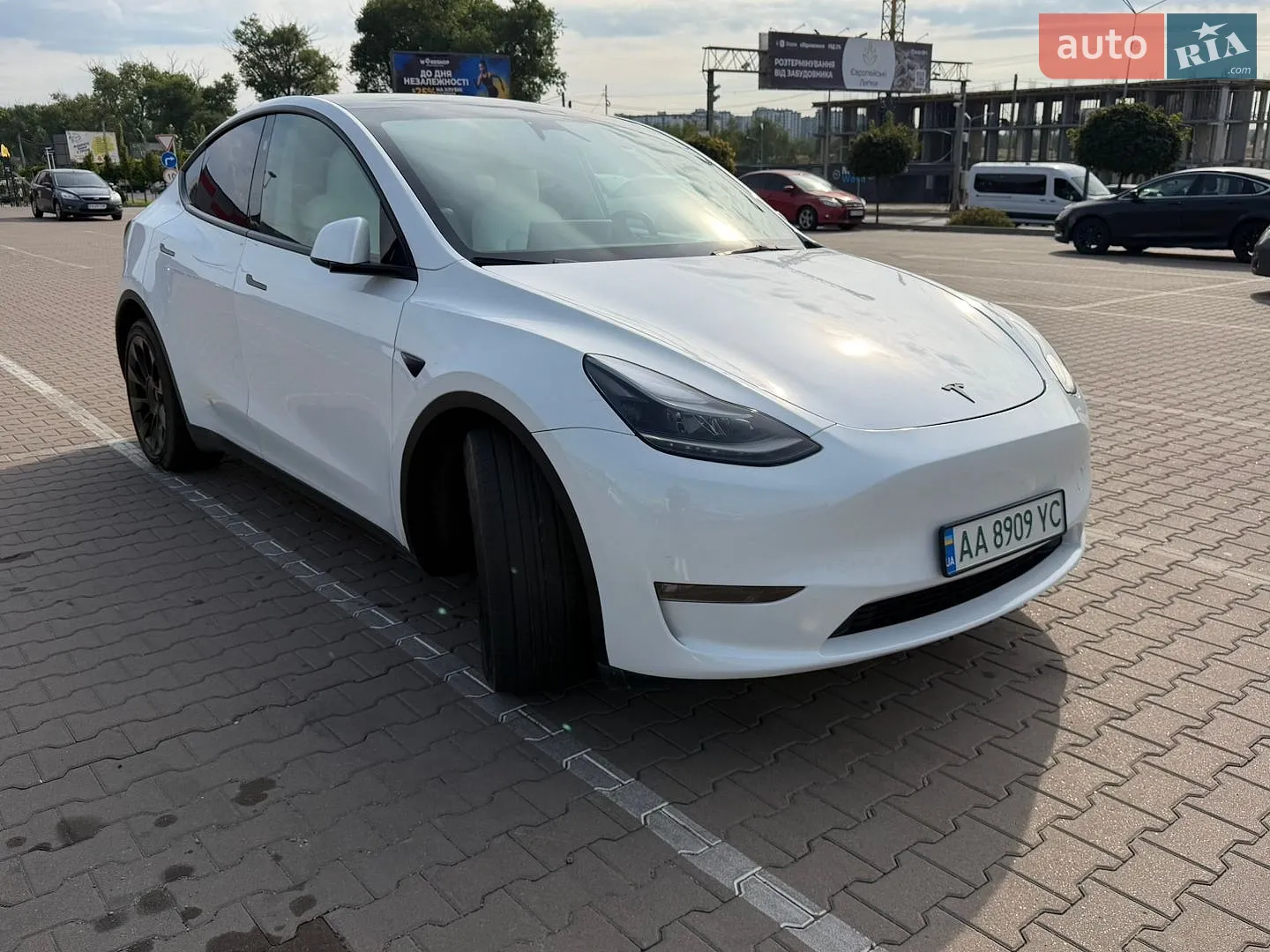 Tesla Model Y, 2023