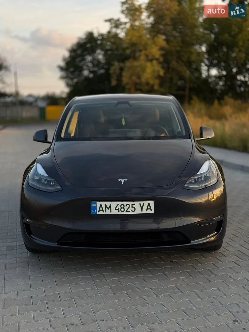Tesla Model Y, 2024