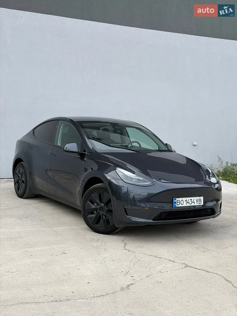 Tesla Model Y, 2025