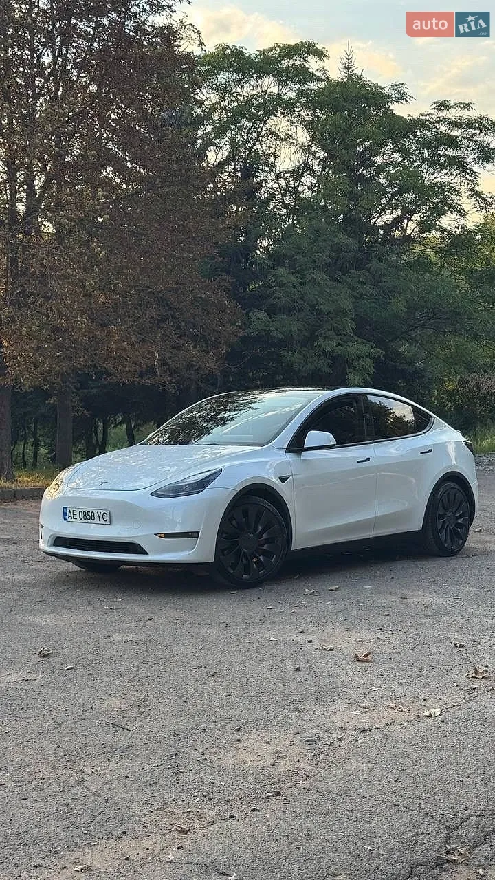 Tesla Model Y, 2022