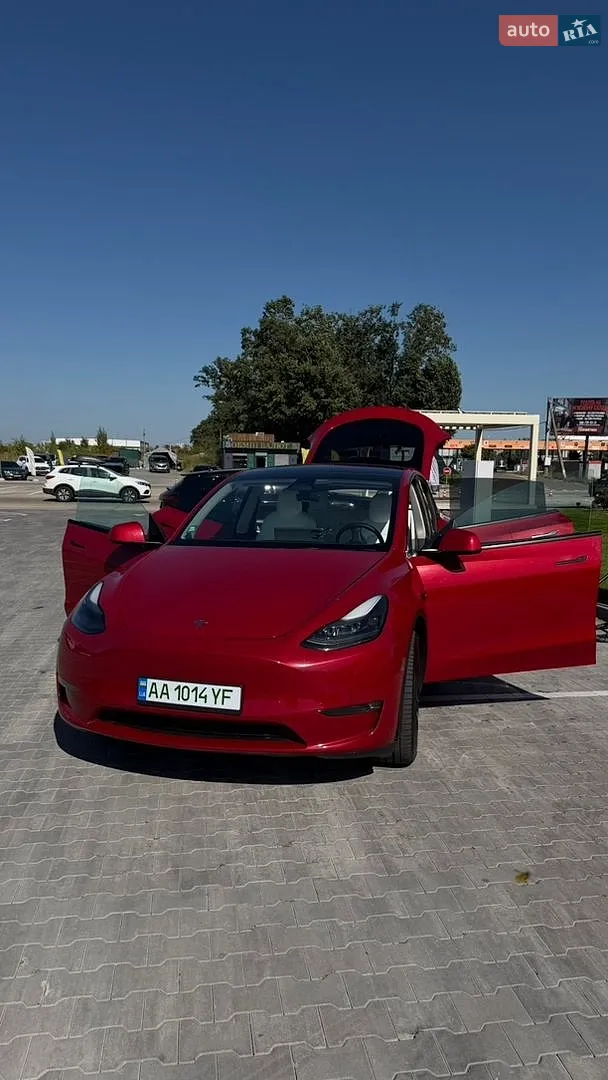 Tesla Model Y, 2023