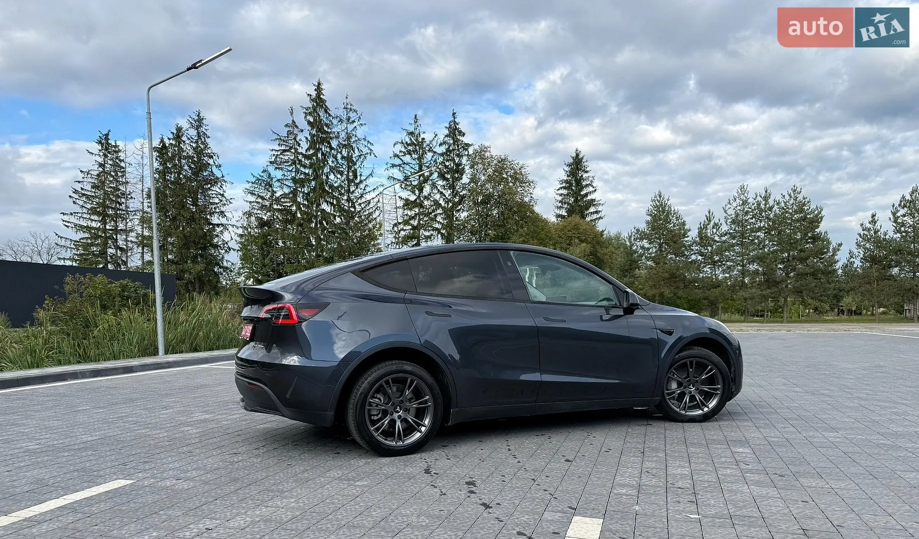 Tesla Model Y, 2024