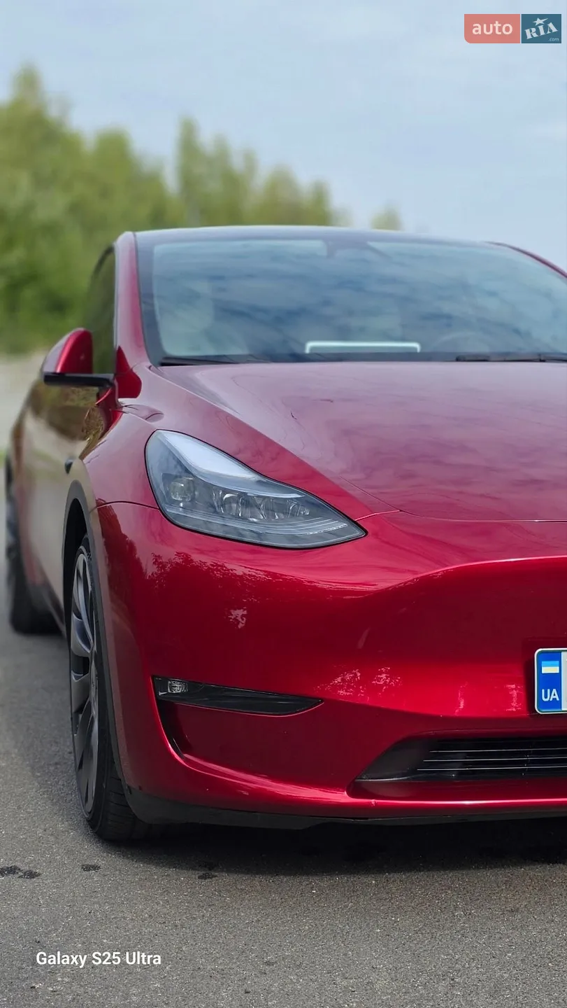 Tesla Model Y, 2024