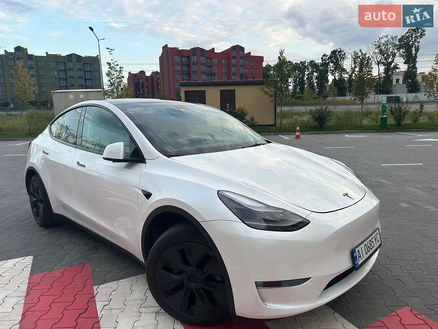 Tesla Model Y, 2025