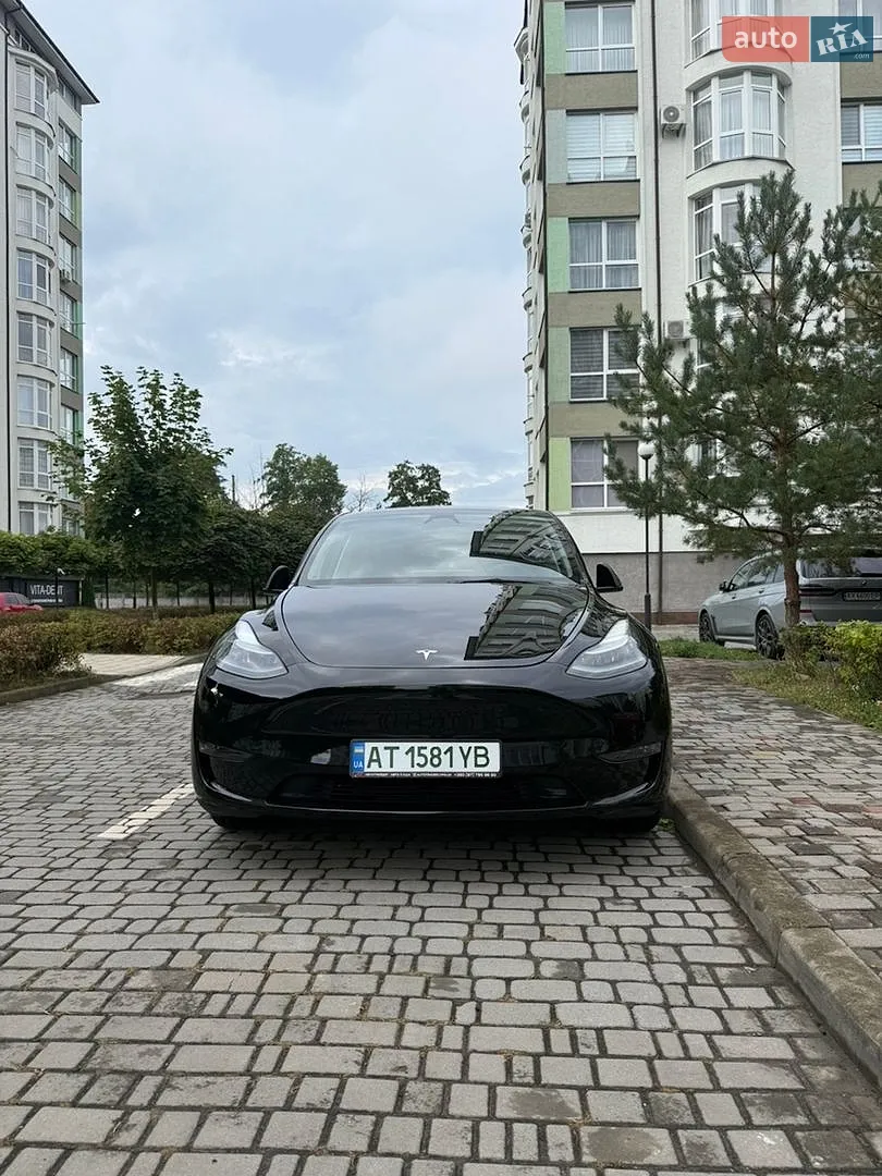 Tesla Model Y, 2024