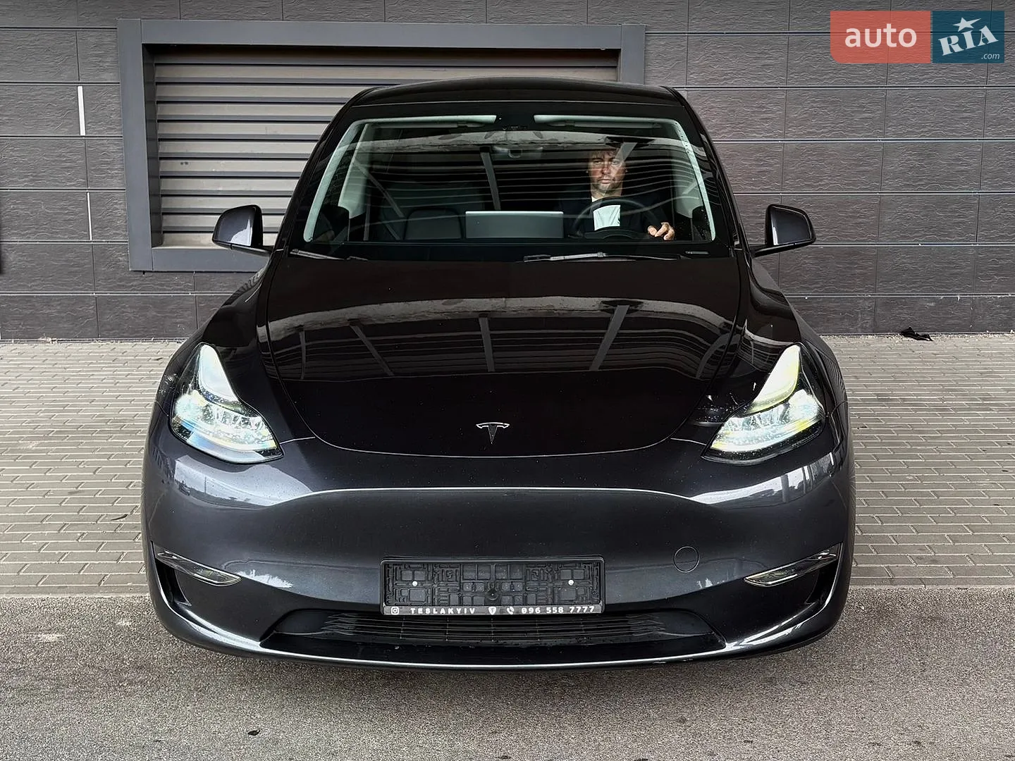 Tesla Model Y, 2024