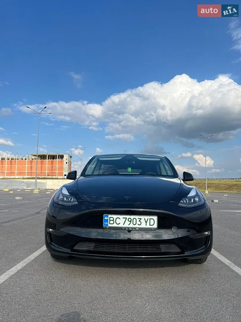 Tesla Model Y, 2024