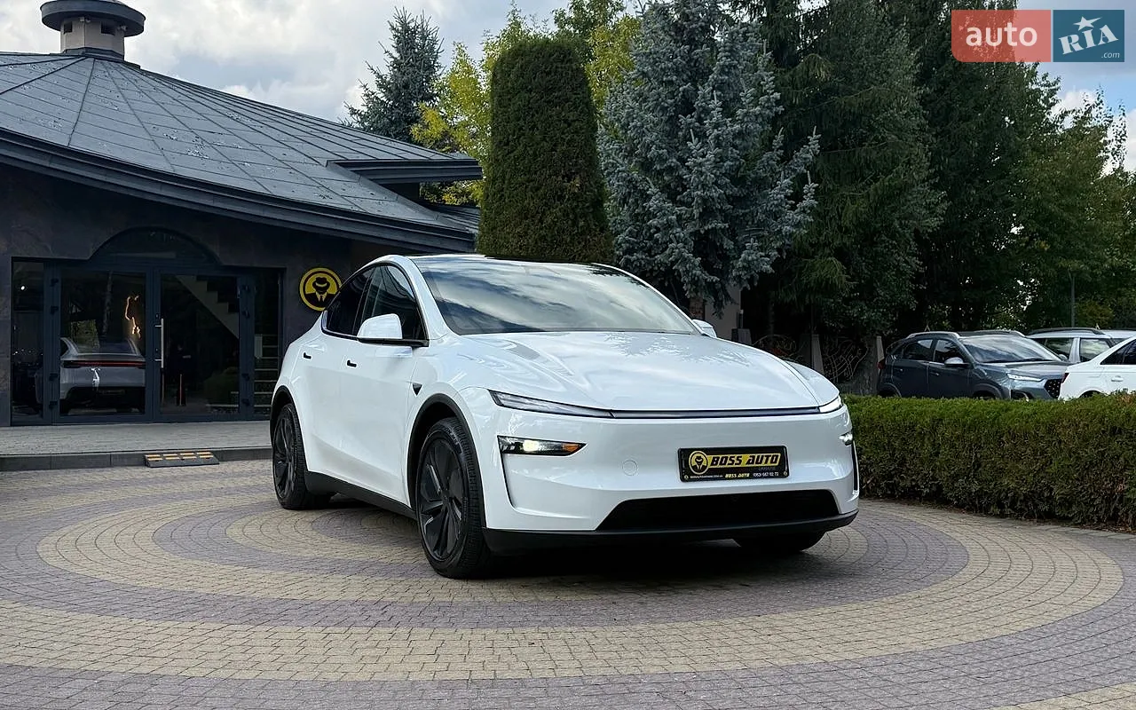Tesla Model Y, 2025