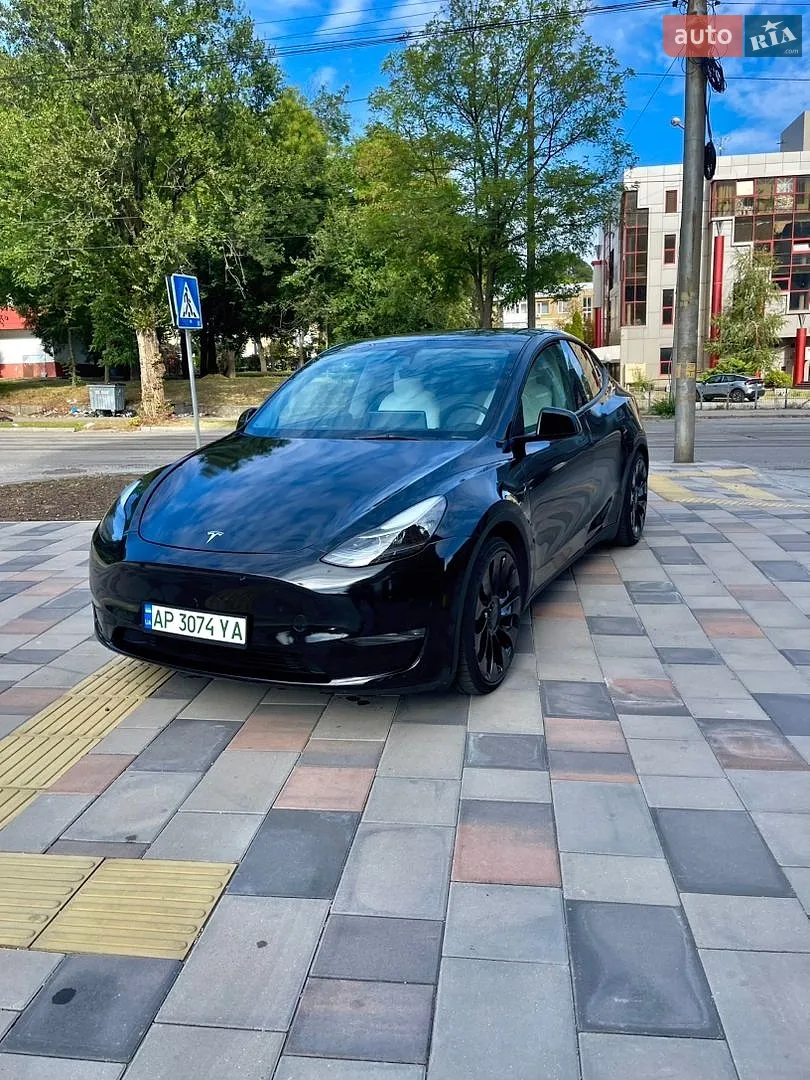 Tesla Model Y, 2023