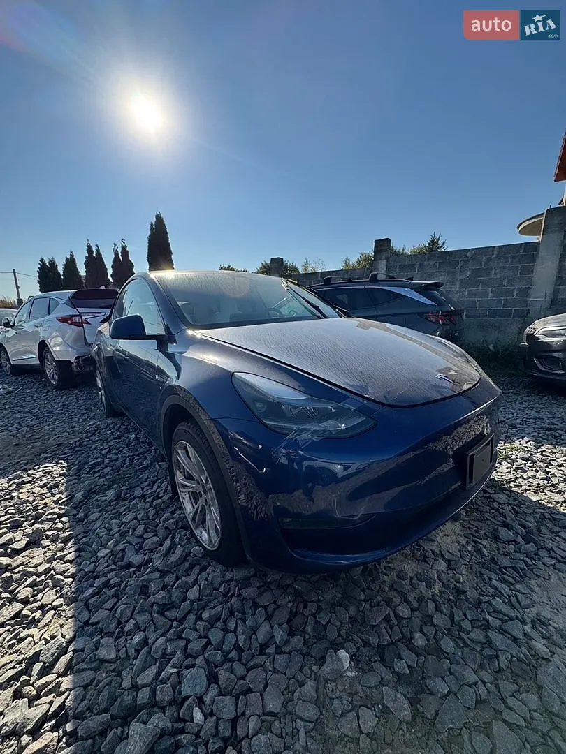 Tesla Model Y, 2023