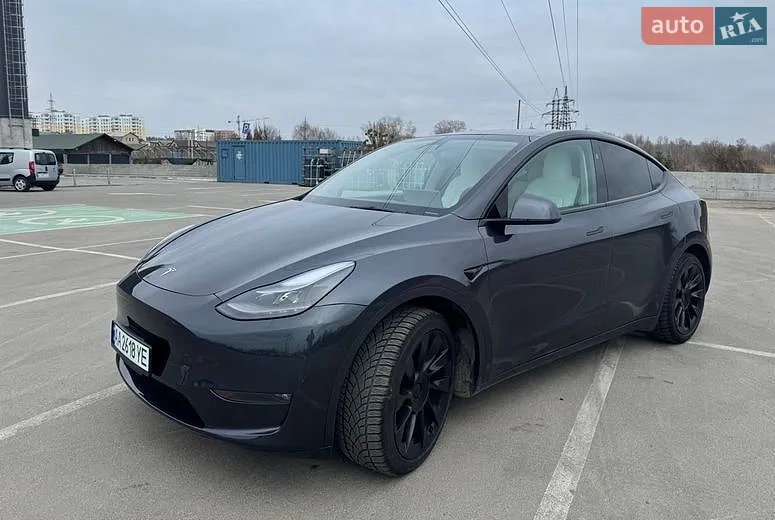 Tesla Model Y, 2024