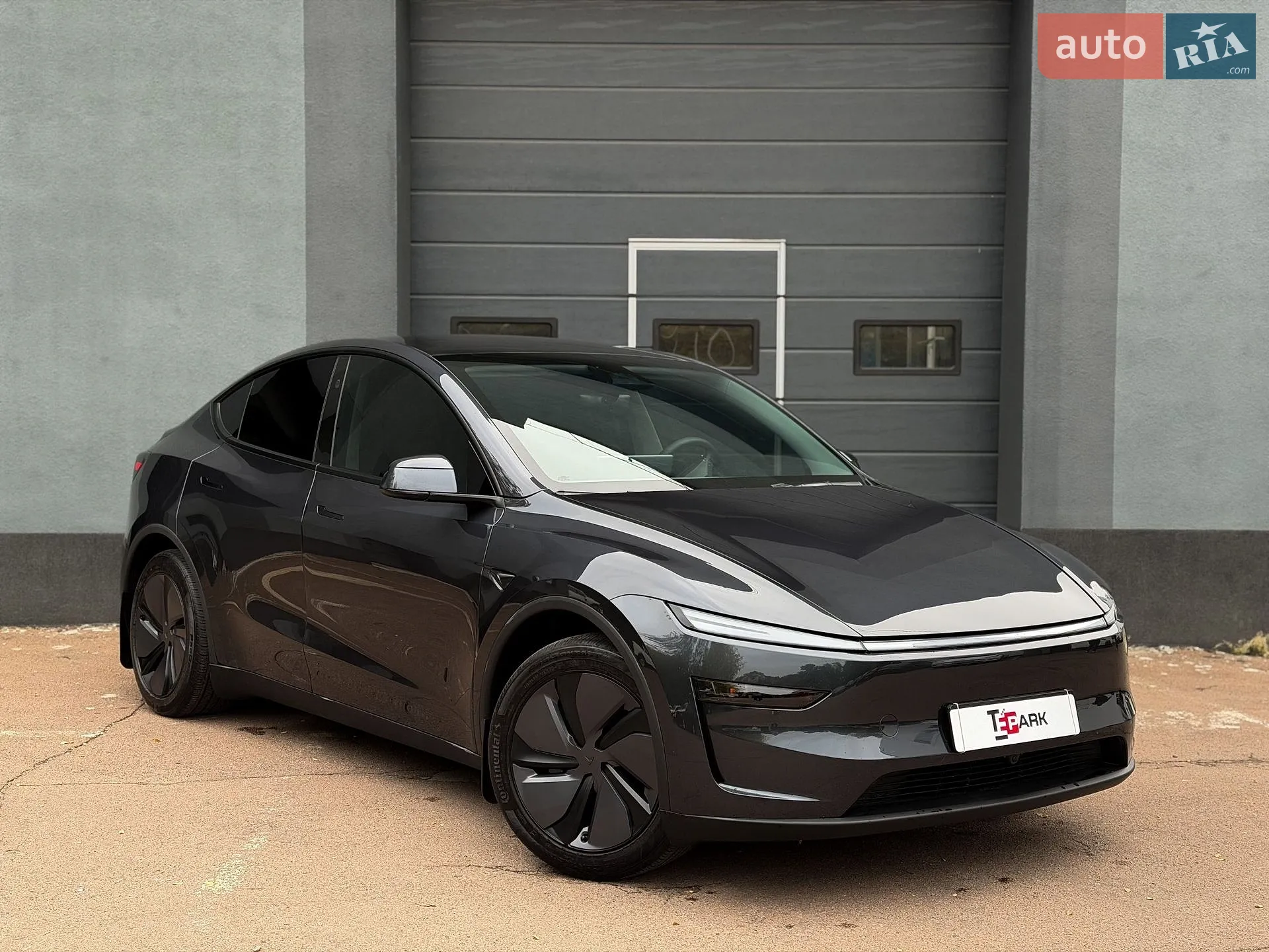 Tesla Model Y, 2025
