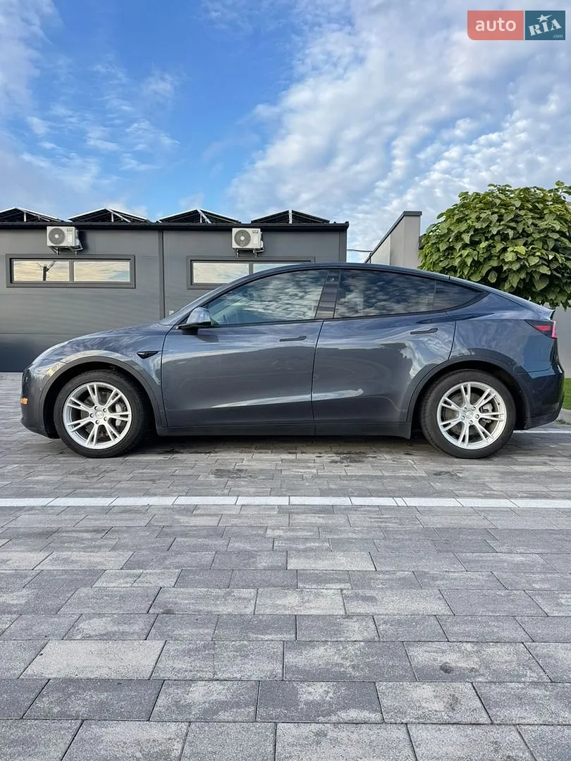 Tesla Model Y, 2021