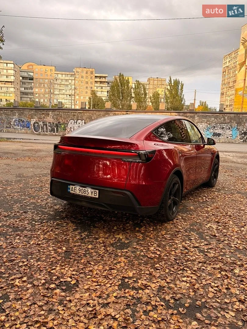 Tesla Model Y, 2025