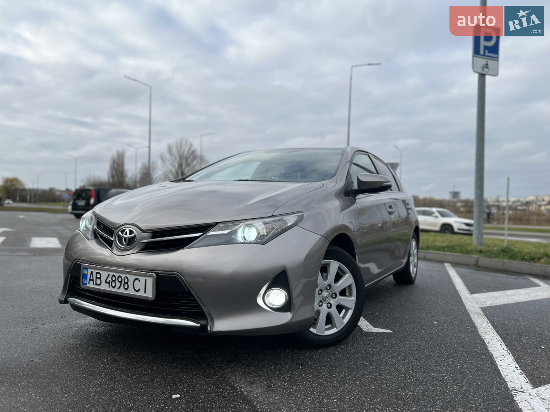 Toyota Auris, 2013