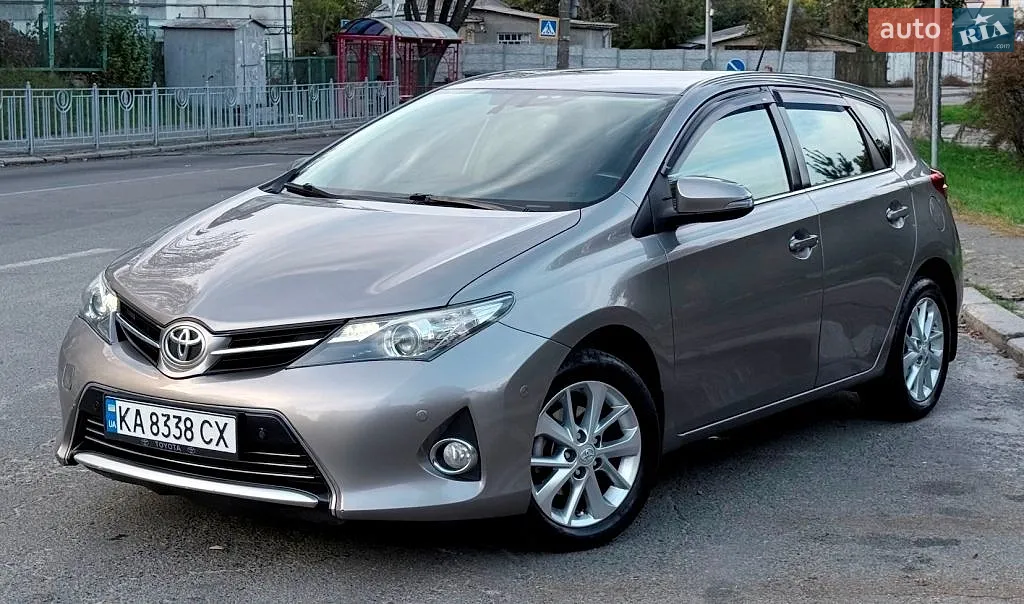 Toyota Auris, 2013