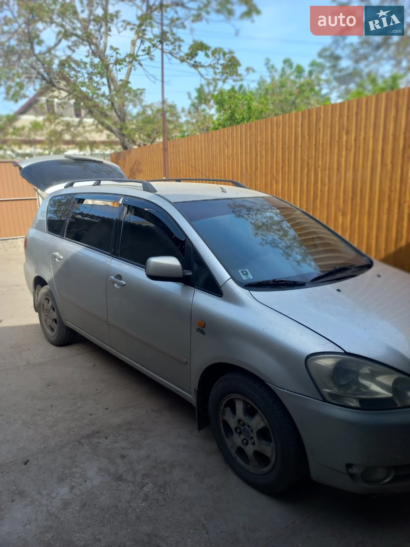 Toyota Avensis Verso, 2001