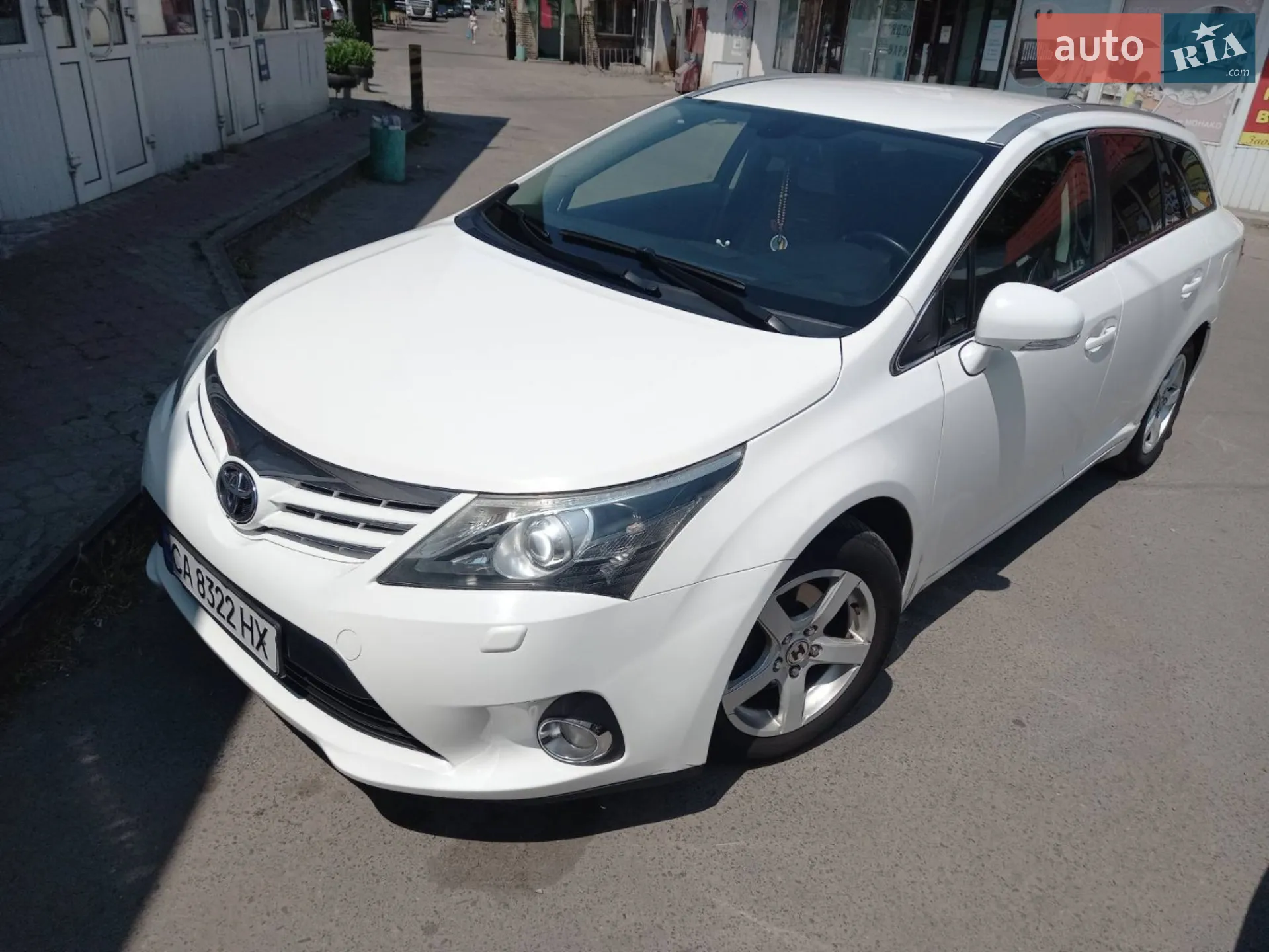 Toyota Avensis 2012 — 1