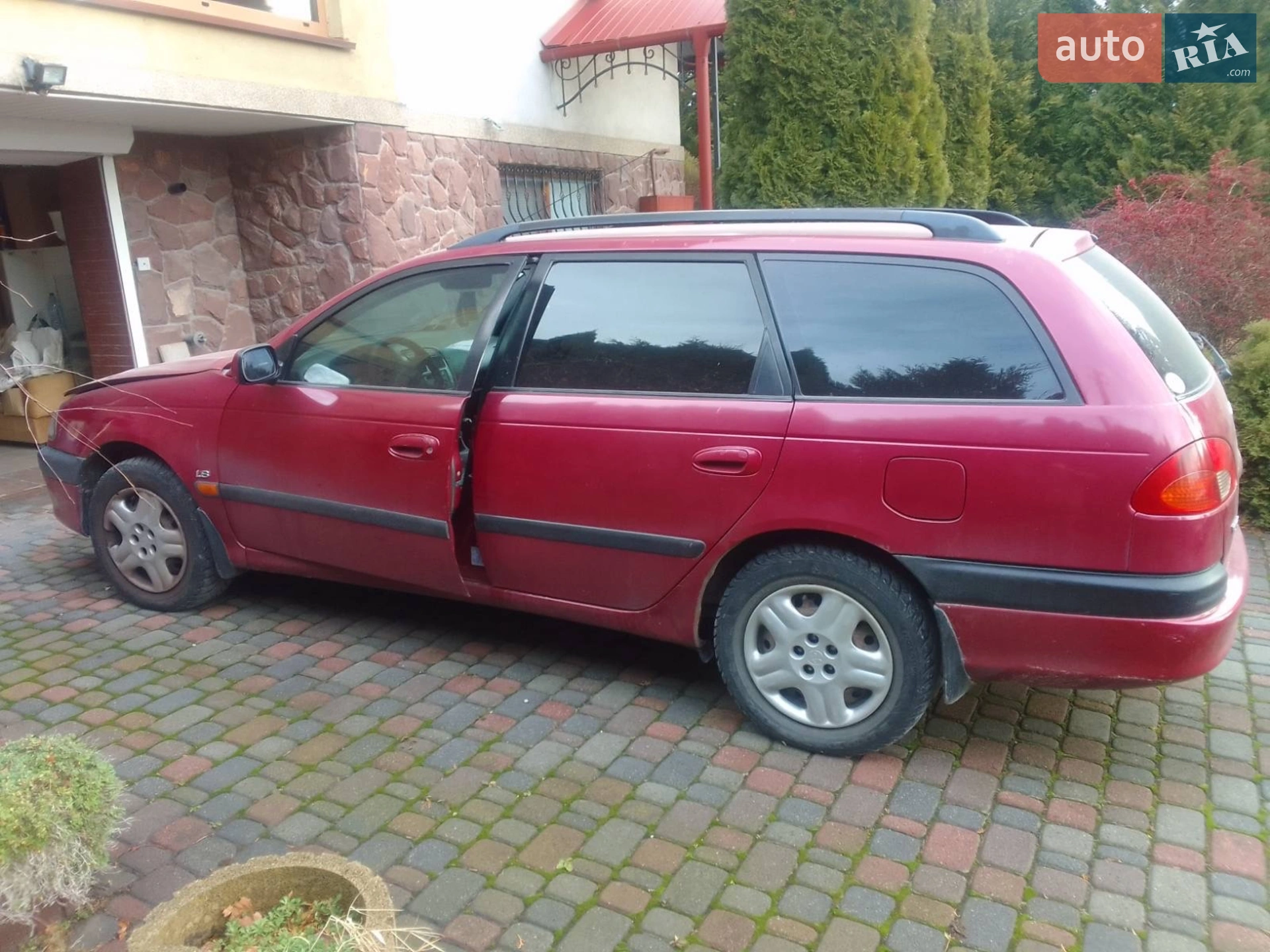 Toyota Avensis, 1999