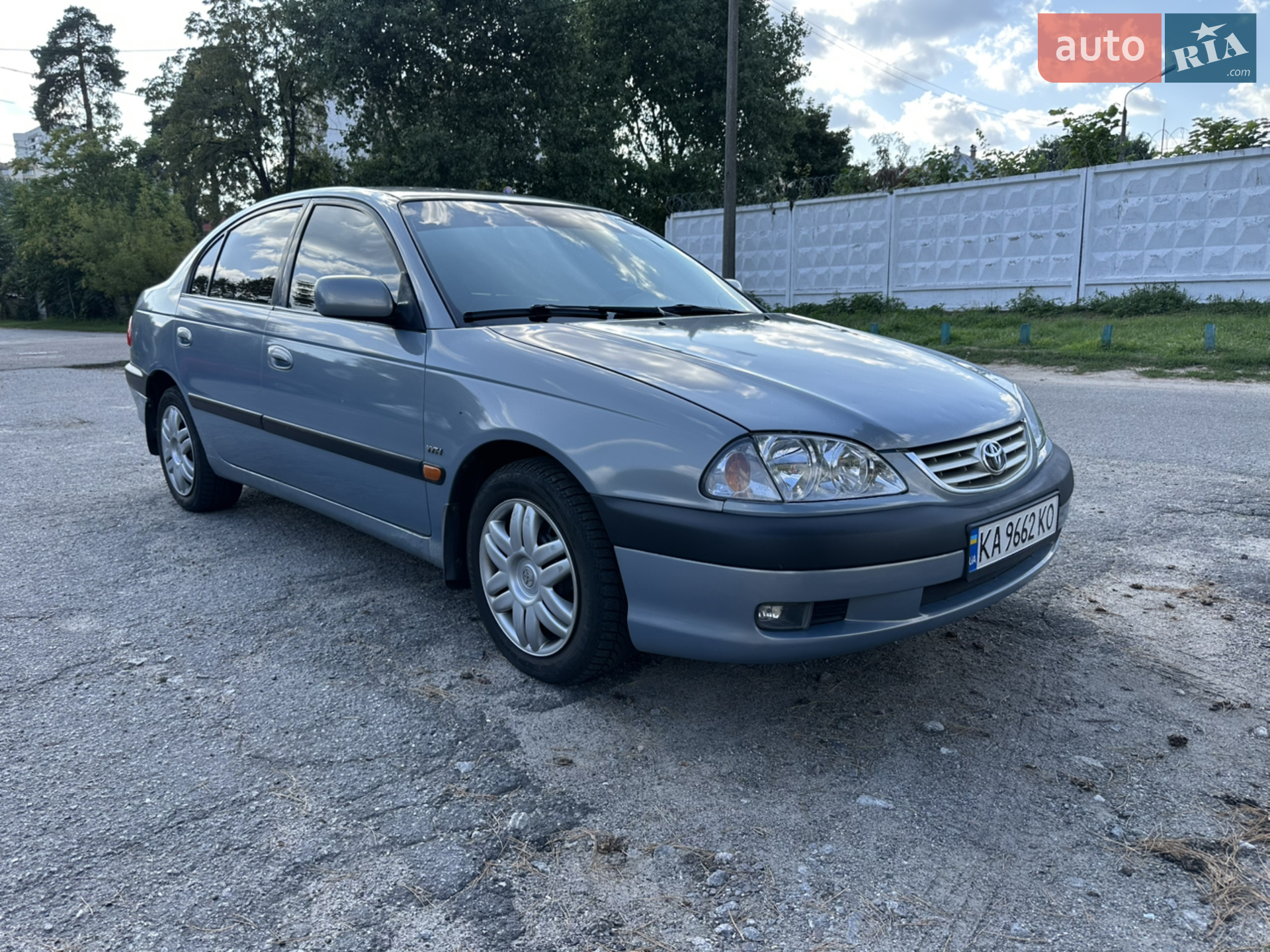 Toyota Avensis, 2001