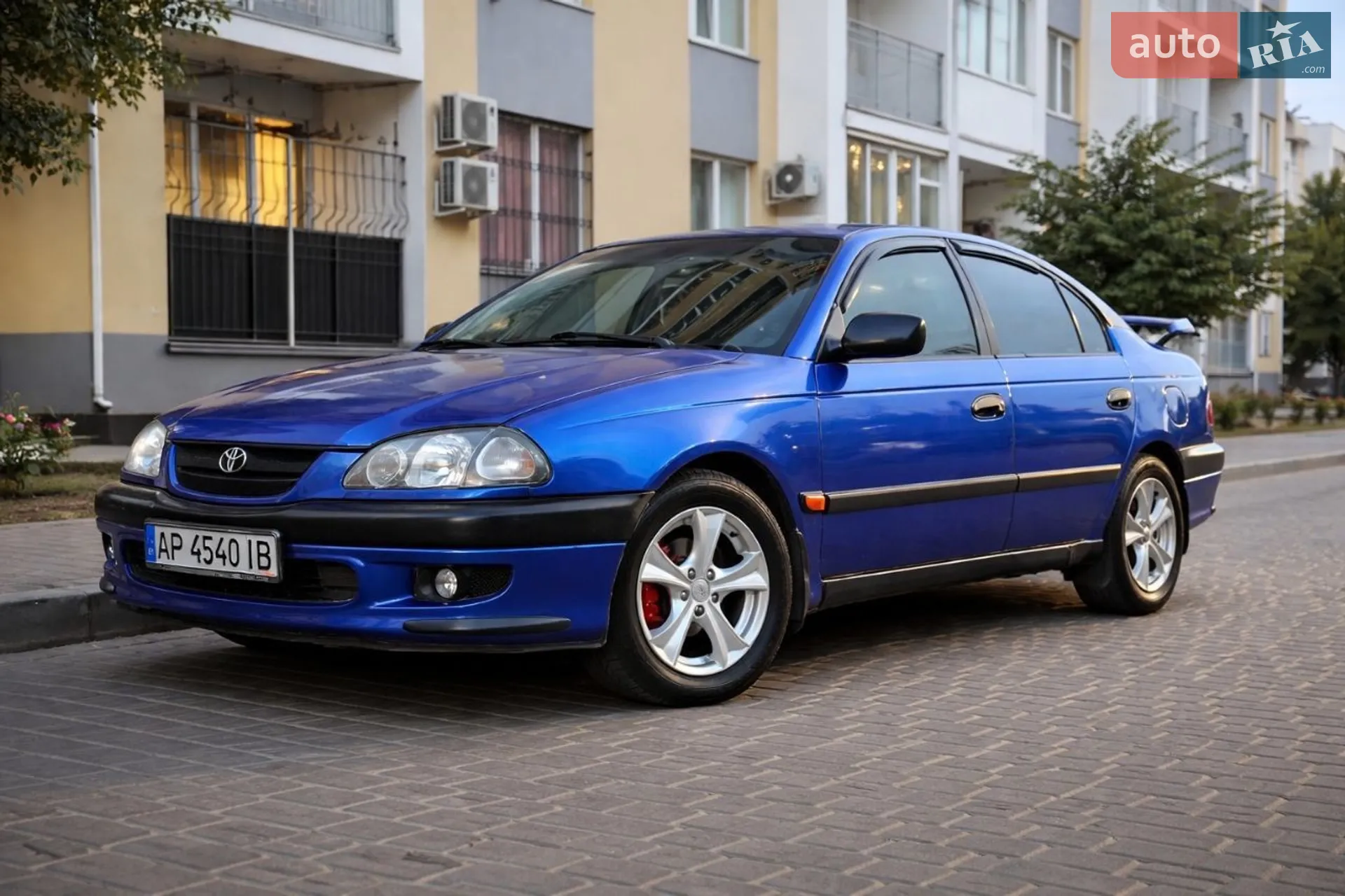 Toyota Avensis, 1999