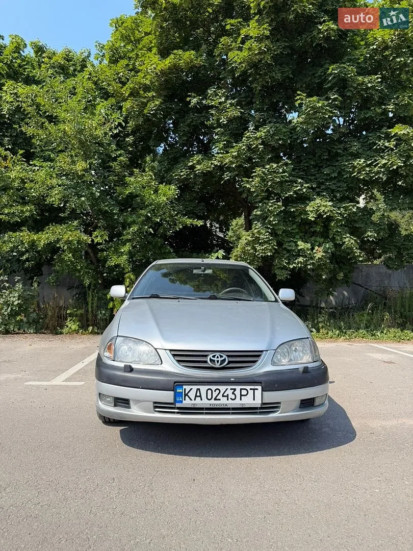 Toyota Avensis, 2002