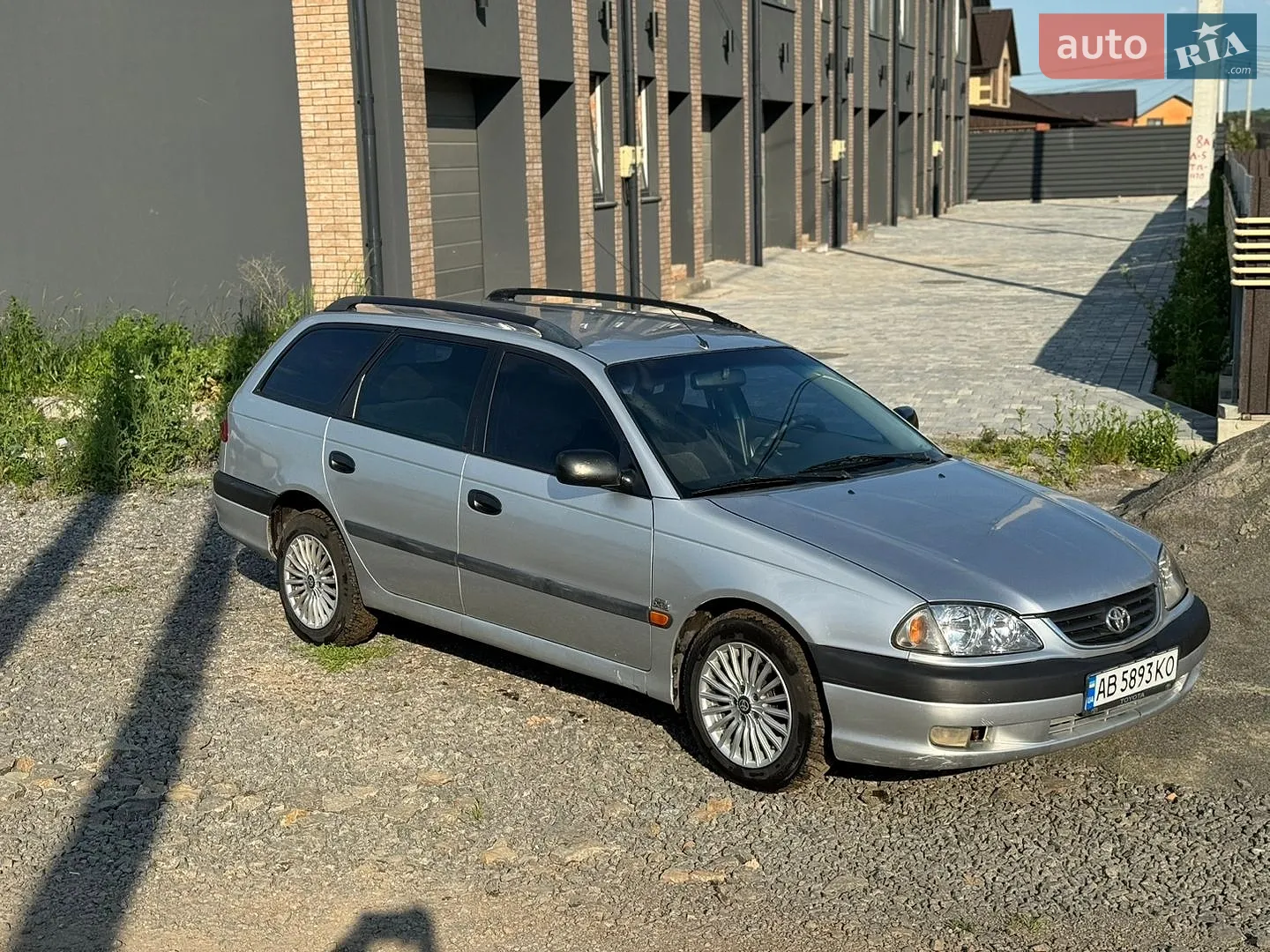 Toyota Avensis, 2001