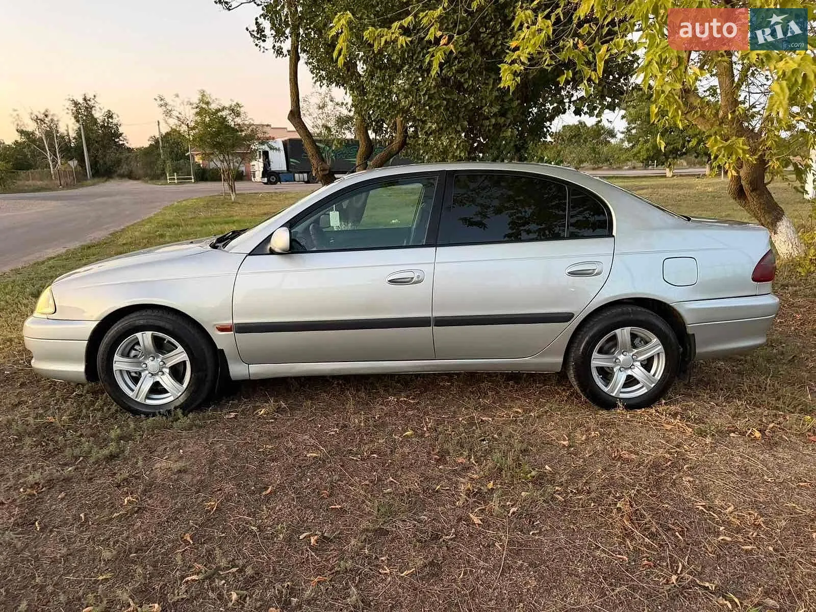 Toyota Avensis, 2001