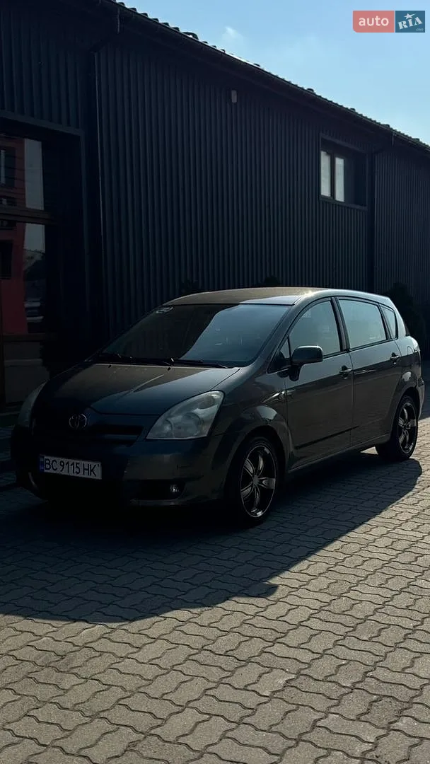 Toyota Corolla Verso, 2005