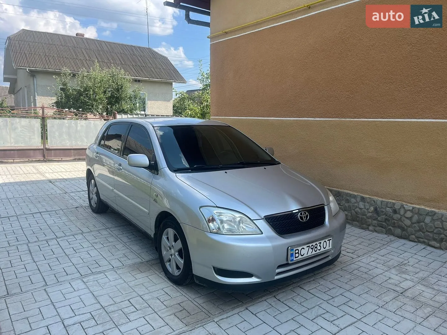 Toyota Corolla, 2004