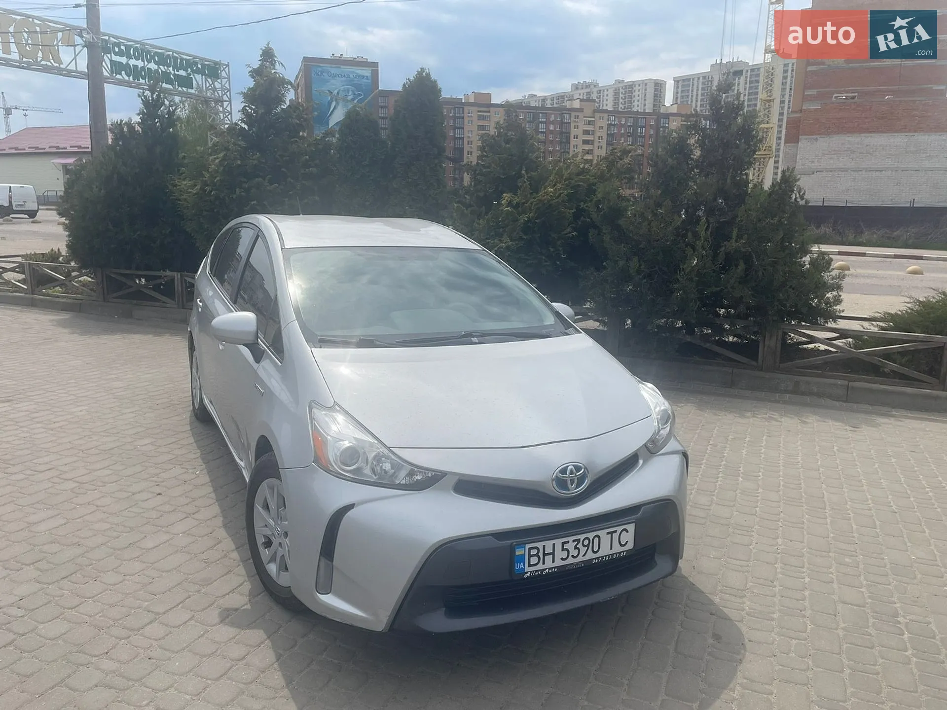 Toyota Prius v, 2015