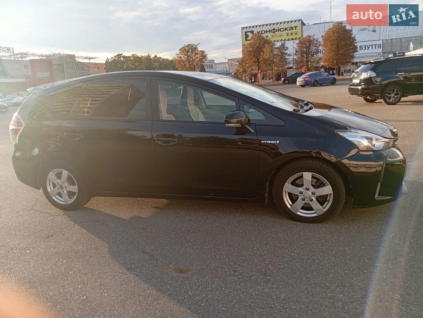 Toyota Prius v, 2016
