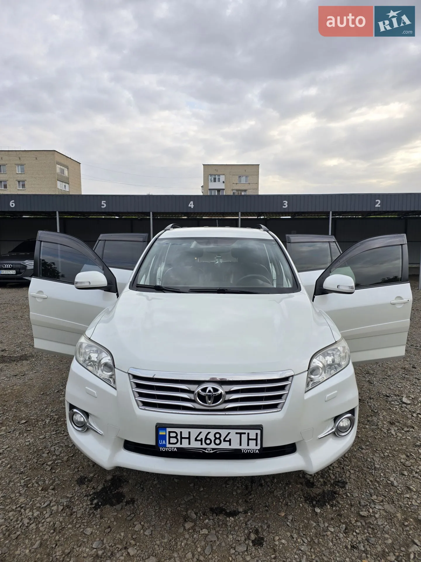Toyota RAV4, 2011