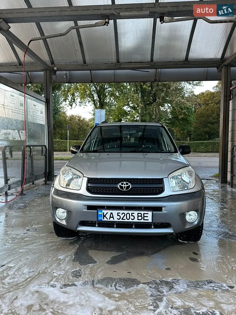 Toyota RAV4, 2005